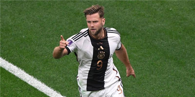 Niclas Füllkrugs Opa stürmte einst für Bremerhaven 93 Deutschlands Niclas Füllkrug jubelt nach dem Tor zum 1-1.