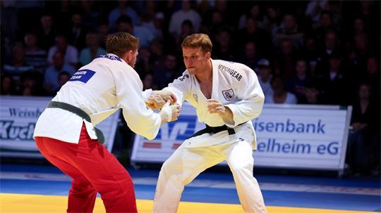 Deutschlands Olympia-Starter Timo Cavelius (r) wurde Opfer einer Prügel-Attacke. (Archivfoto)