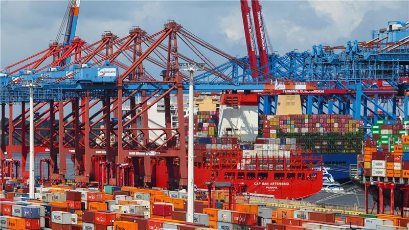 Seehäfen fordern 500 Millionen Euro jährlich vom Bund Deutschlands Seehäfen benötigen nach Ansicht des Zentralverbands der deutschen Seehafenbetriebe (ZDS) und des Deutschen Gewerkschaftsbundes (DGB) pro Jahr 500 Millionen Euro vom Bund. (Archivbild)