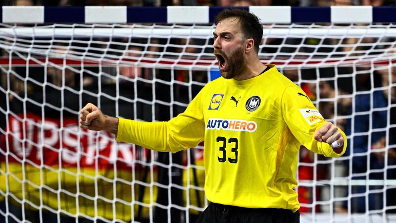 Handball-EM: So schafft Deutschland gegen Dänemark das Wunder Deutschlands Torwart Andreas Wolff jubelt.