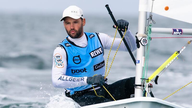 Buhl wahrt Podiumschance, Bernaz führt vor Finale Deutschlands bester Ilca-7-Steuermann Philipp Buhl.