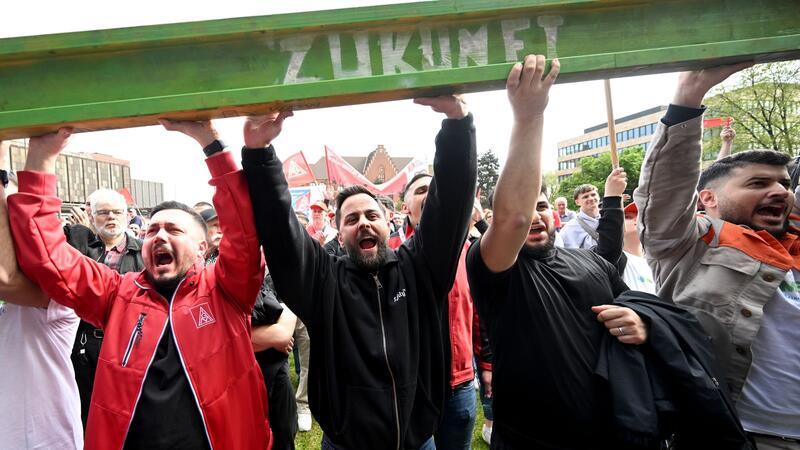 Deutschlands größter Stahlerzeuger Thyssenkrupp Steel steht vor einem Umbau.