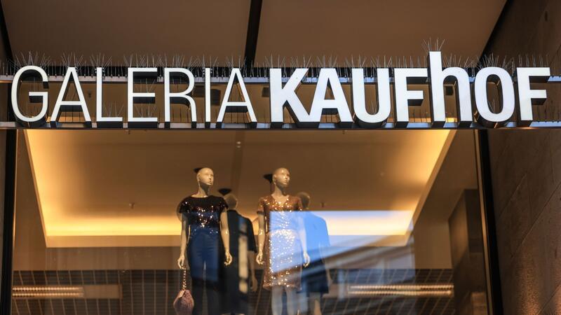 Galeria bietet Beschäftigten mehr Geld Deutschlands letzter großer Kaufhauskonzern „Galeria Kaufhof“ ist seit langem in der Krise.