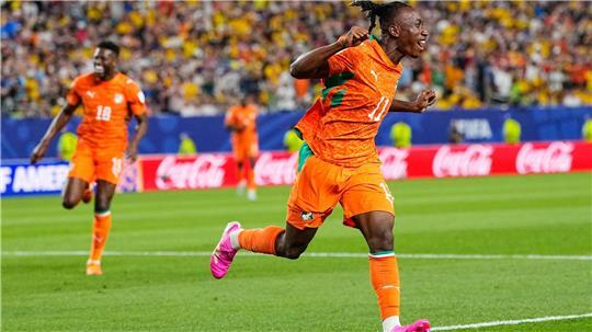 Deutschlands nächster WM-Gegner Elfenbeinküste bejubelt einen Sieg gegen Ecuador.