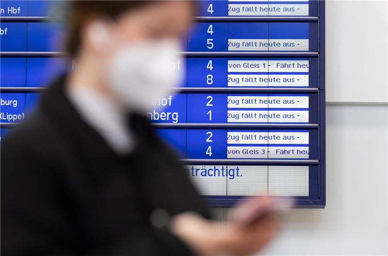 Deutschlandweit läuft der Bahnverkehr auf vielen Strecken noch nicht wieder rund. Bahnreisende müssen nach Alternativen suchen. Foto: dpa