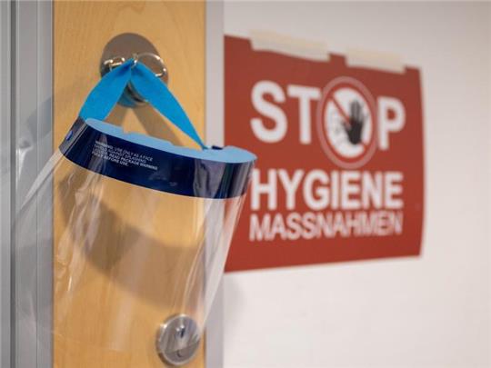 Deutschlandweit liegen wieder mehr als 1000 Menschen auf den Corona-Intensivstationen. Foto: Sebastian Gollnow/dpa