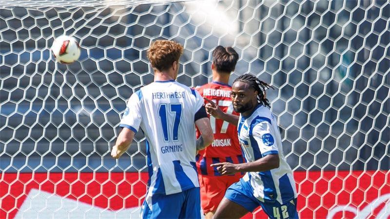 Kein Reese, kein Problem? Hertha-Traumstart mit Teamspirit Deyovaisio Zeefuik trifft zum 3:0.