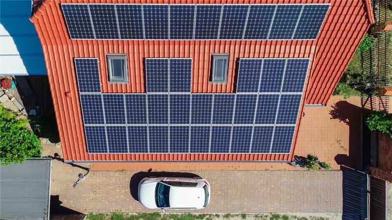 Dezentrale Stromspeicher in Privathaushalten und E-Autos könnten in der Energiewende wichtig werden.