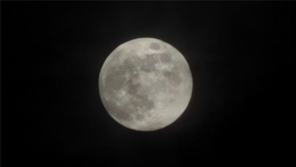 Diana Safka hat ein tolles Foto vom Vollmond gepostet.