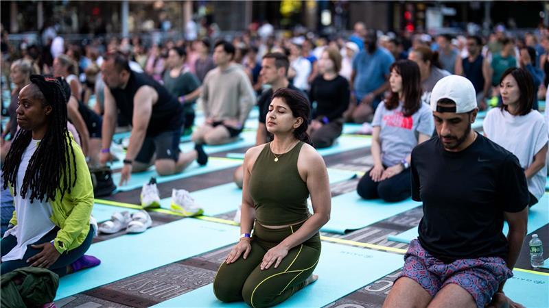 Dicht an dicht reihten sich Yoga-Begeisterte aneinander.