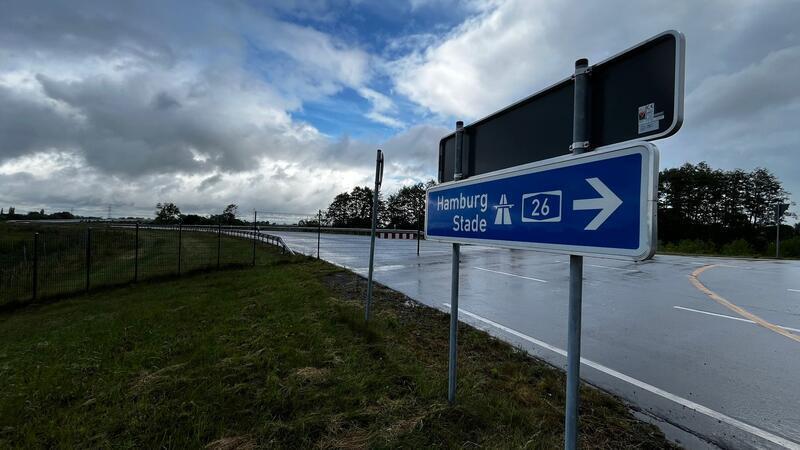 Dichter als an dieser Stelle werden die Autofahrer der fertigen A26-Anschlussstelle Buxtehude für viele Jahre nicht kommen.
