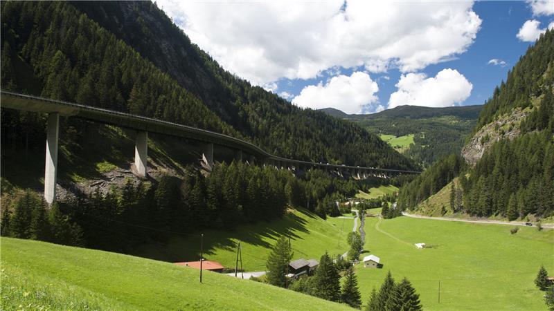 Herbstferien und Köhlbrandbrücke ist dicht: Hier drohen Staus Die 1,8 Kilometer lange Luegbrücke.