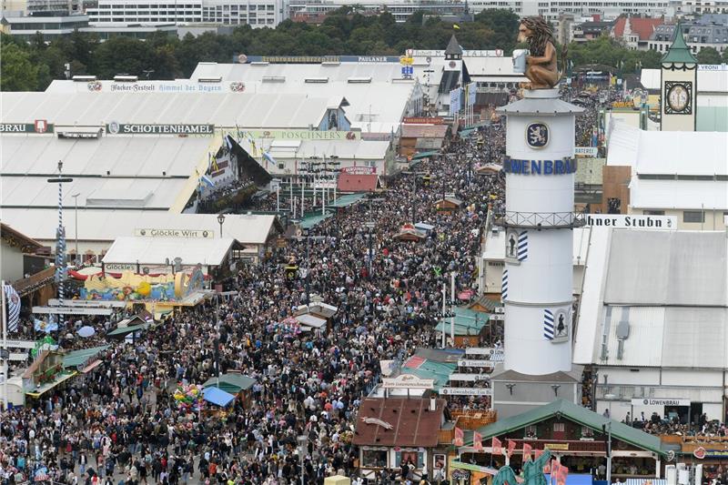 Hitlergruß auf der Wiesn - Ermittlungen gegen drei Männer Die 188. Wiesn findet dieses Jahr vom 16. September bis 03. Oktober 2023 statt.