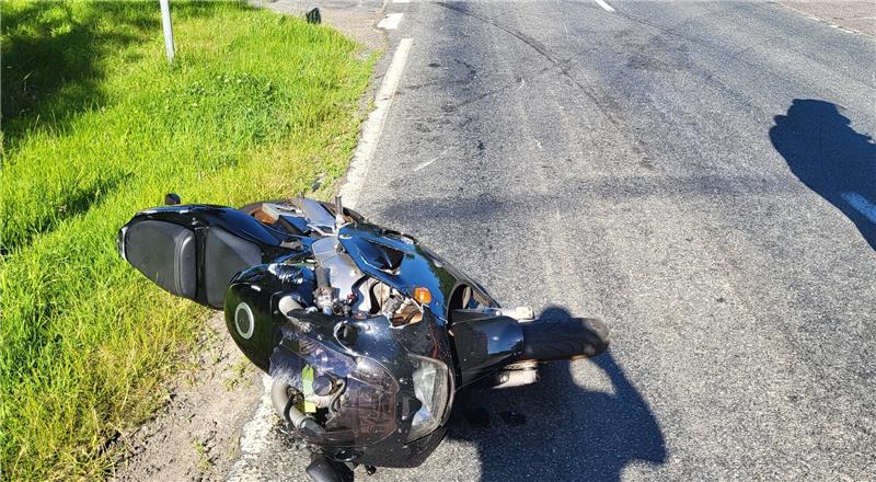 Die 19-Jährige aus Freiburg verunfallte mit ihrer Kawasaki kurz vor dem Abzweig zur Kreisstraße 9. Foto: Polizei