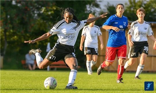 Die 19-jährige Diane Hennings und Aufsteiger VSV wollen in ihrem ersten Oberliga-Derby bei der SV Ahlerstedt/Ottendorf bestehen. Foto: Schmietow