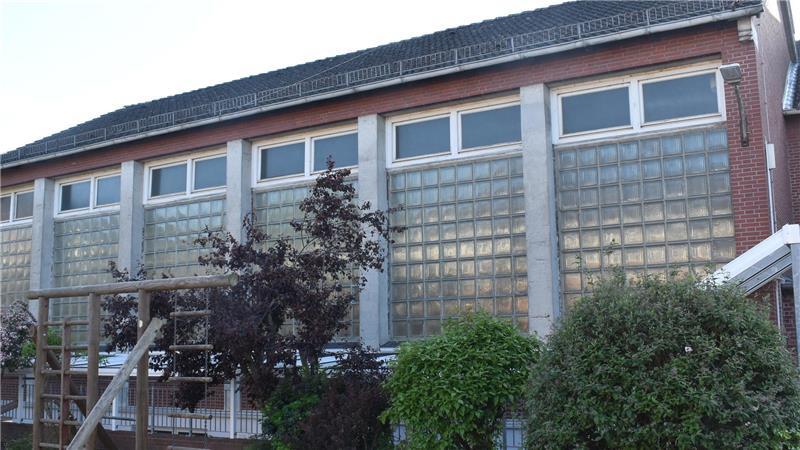 Förderchance: So will Lühe seine Sportstätten modernisieren Die 1967 erbaute Sporthalle der Grundschule Guderhandviertel ist sanierungsbedürftig.