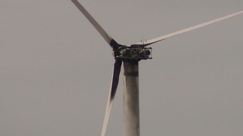 Windkraftanlage brennt über Nacht in Drochtersermoor Die 26 Jahre alte Windturbine vom Typ Vesta V44 hatte in der Nacht zu Mittwoch Feuer gefangen.