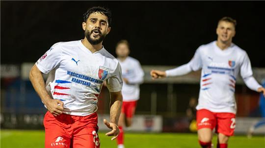 Die 3:2-Führung und der Beginn von starken neun Minuten, in denen D/A den 5:2-Sieg perfekt machte. Hamid verwandelte den von Rosin (rechts) herausgeholten Elfmeter.