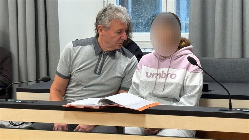 Die 34-Jährige muss sich wegen versuchten Mordes verantworten.