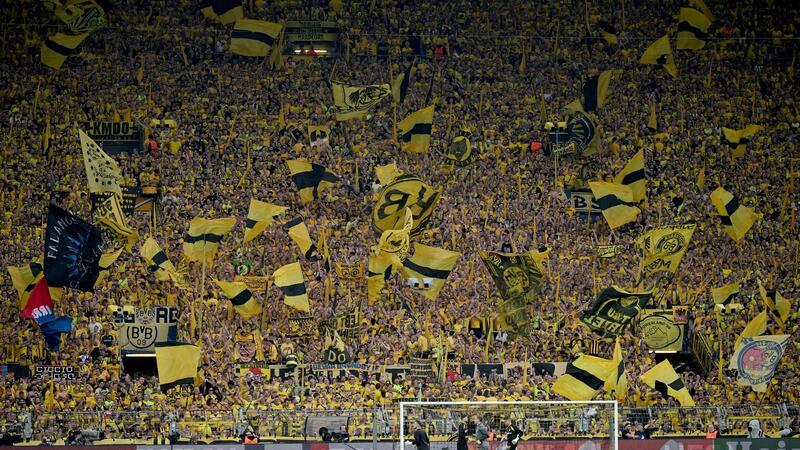 Die 36 Proficlubs der Fußball-Bundesliga und der 2. Bundesliga haben in der vergangenen Spielzeit so viele Tickets verkauft wie nie zuvor.
