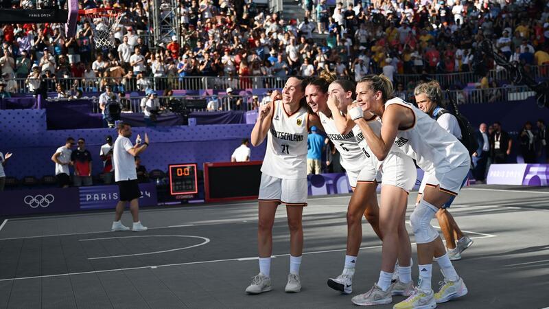 Die 3x3-Basketballerinnen sind glücklich.