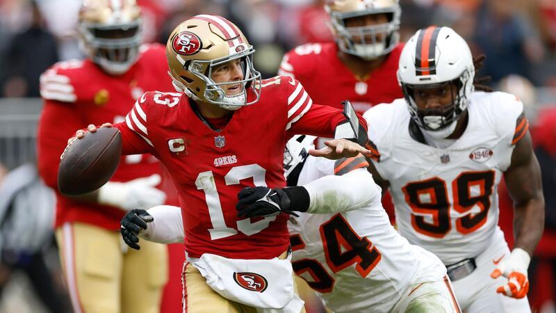 Überraschung in NFL: Browns schlagen 49ers Die 49ers um Quarterback Brock Purdy (l) mussten sich in Cleveland überraschend geschlagen geben.