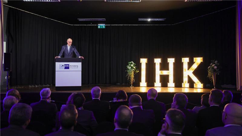 Die 500 Gäste der IHK Arnsberg nahmen die Rede des Sauerländers Merz wohlwollend auf.