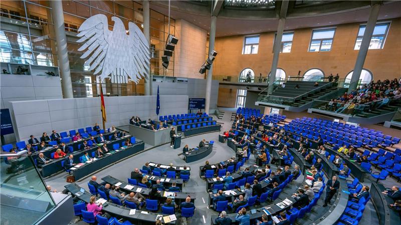 Die 630 Bundestagsabgeordneten werden in diesem Jahr wohl keine Erhöhung bekommen - doch wann wird das beschlossen? (Archivbild)