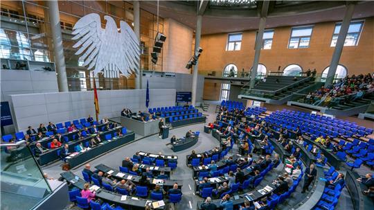 Die 630 Bundestagsabgeordneten werden in diesem Jahr wohl keine Erhöhung bekommen - doch wann wird das beschlossen? (Archivbild)