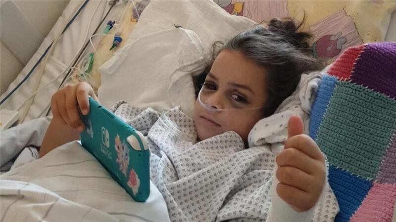 Melody (7) kämpft schon zum zweiten Mal gegen den Krebs Die 7-jährige Melody aus Brake hat Leukämie. Sie liegt derzeit auf der Intensivstation in einem Hamburger Krankenhaus und bekommt dort eine Chemotherapie. Die Spenden kommen der Familie zugute, damit sie Zeit findet, sich um ihre Tochter zu kümmern.