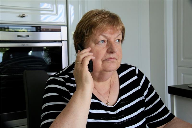 Die 70-jährige Erika Feindt aus Bliedersdorf-Postmoor hat sich von den Betrügern nicht übers Ohr hauen lassen, die ihr Angst mit vermeintlichen Krankenhausaufenthalten von Angehörigen machen wollten. Foto: Feindt