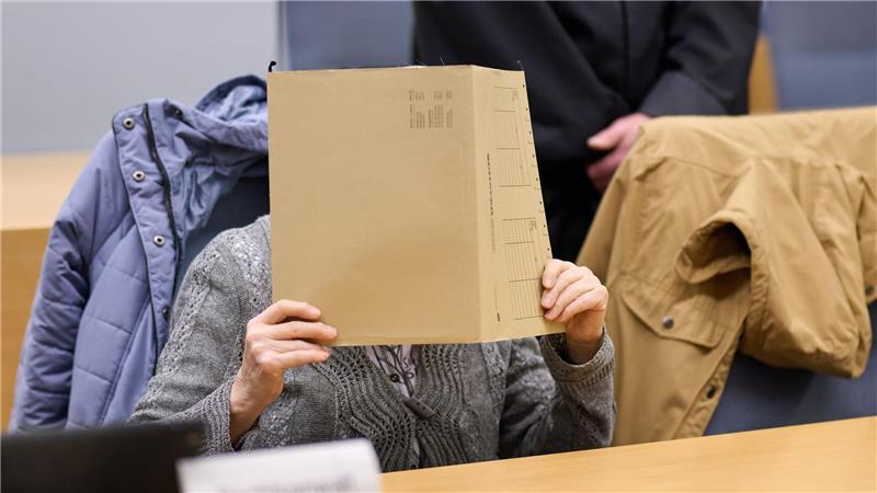 Die 80 Jahre alte Großmutter ist wegen Beihilfe angeklagt, ebenso der Großvater (83) des Kindes. (Archivbild) 