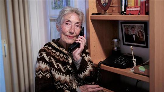 Die 84-jährige Margrit Hillmer kann seit Monaten nicht mehr telefonieren.