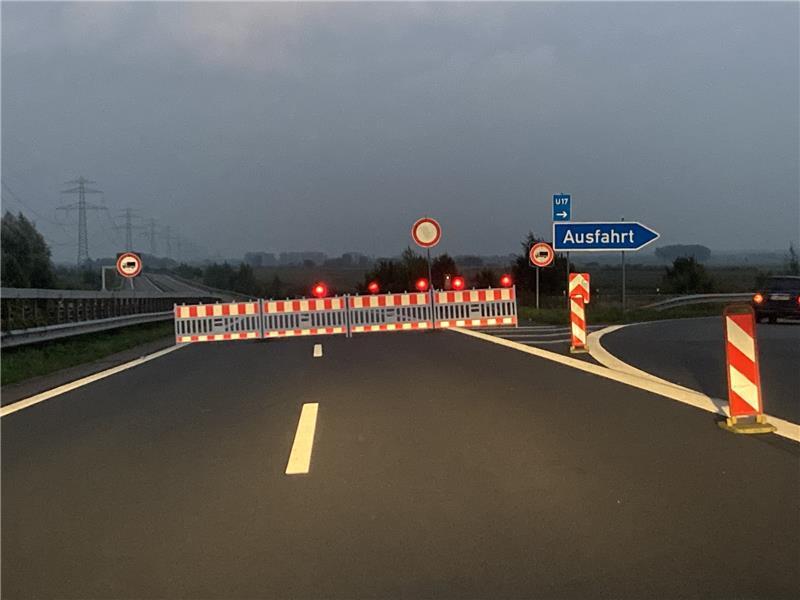 Die A 26 war von Freitagabend, ab 18 Uhr, zwischen Horneburg und Jork voll gesperrt. Foto: Vasel