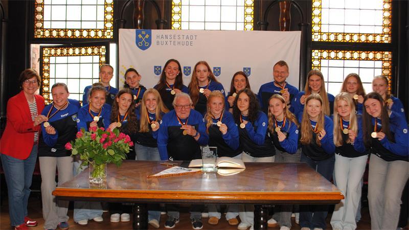 Handball-Jugendbundesliga: Der Deutsche Meister hat ein völlig neues Gesicht Die A-Jugend des BSV hat sich als Deutscher Meister in das Goldene Buch der Stadt Buxtehude eingetragen.