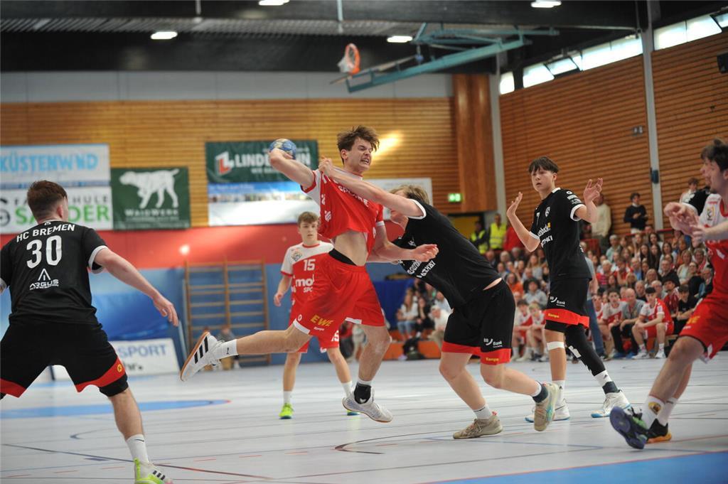 Die A-Jugend des VfL Horneburg feiert die Meisterschaft in der 2. Bundesliga Nor...