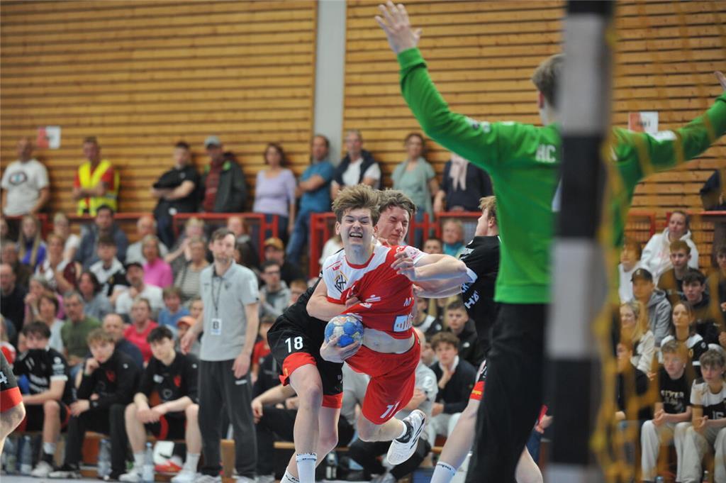 Die A-Jugend des VfL Horneburg feiert die Meisterschaft in der 2. Bundesliga Nor...