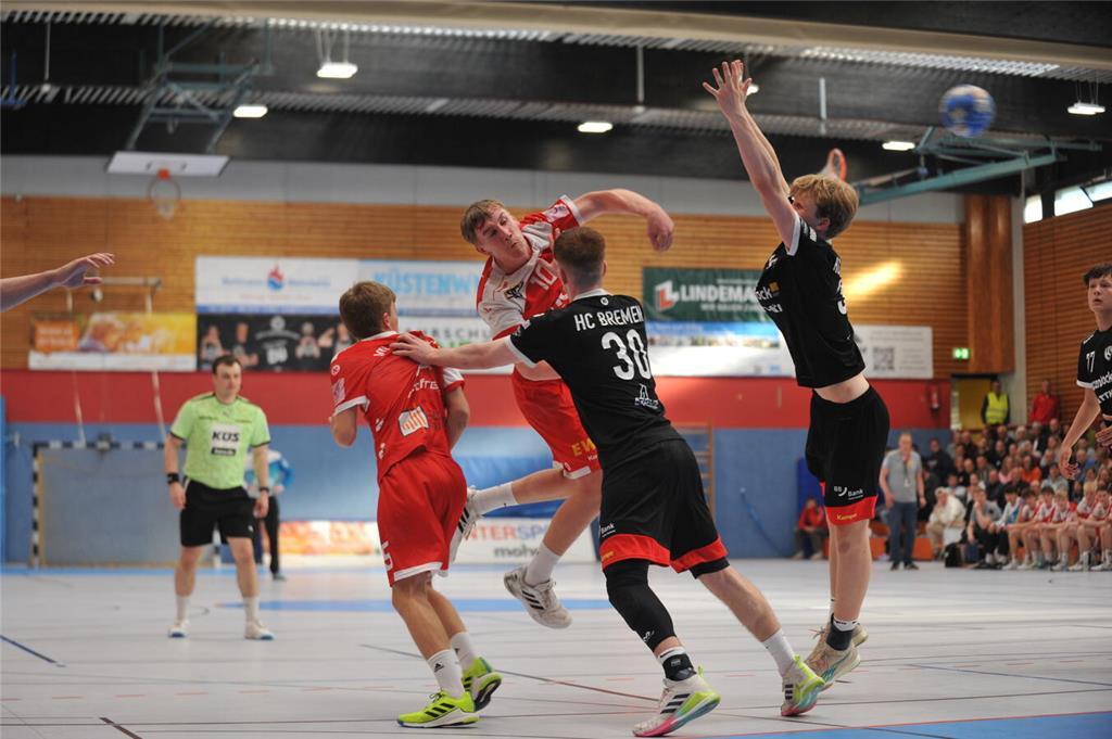 Die A-Jugend des VfL Horneburg feiert die Meisterschaft in der 2. Bundesliga Nor...