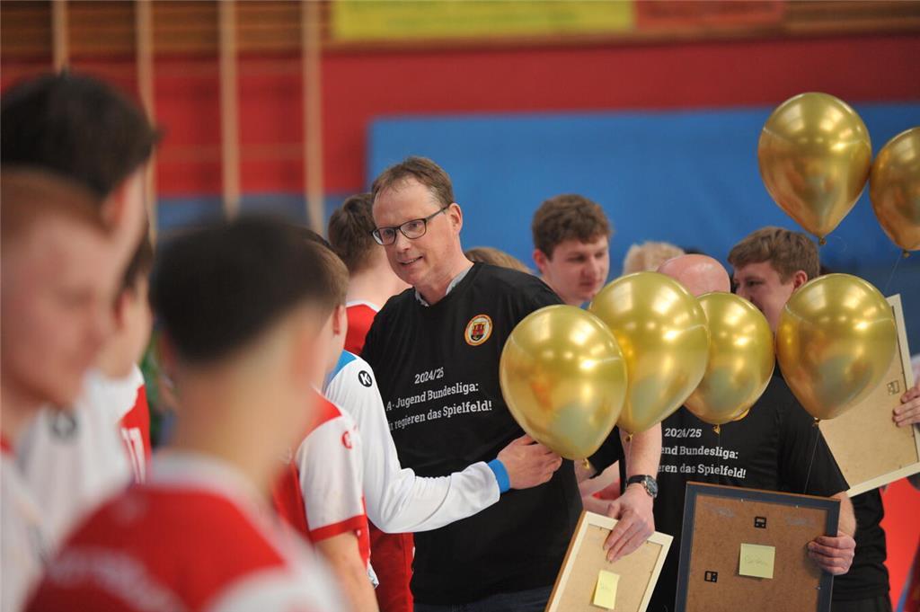 Die A-Jugend des VfL Horneburg feiert die Meisterschaft in der 2. Bundesliga Nor...