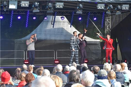 Die A-cappella-Band Maybebop trat am Sonnabend auf der Wiese neben dem Stadeum auf.