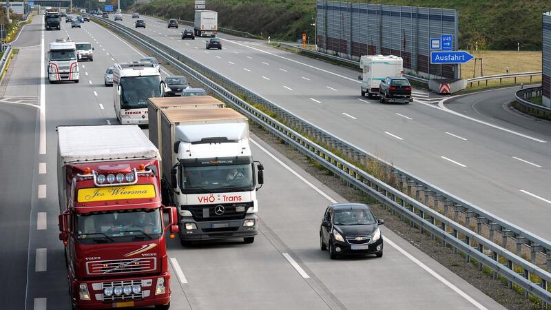 Mann liegt an der A1 tot im Lastwagen Die A1-Ausfahrt in Sittensen.