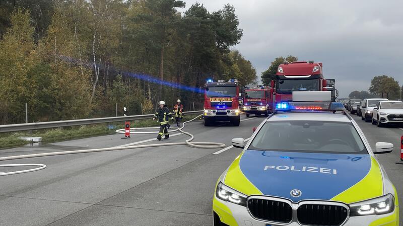 Die A1 in Richtung Bremen musste für knapp zwei Stunden gesperrt werden.