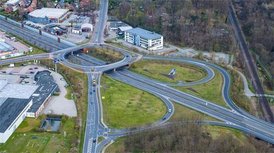 Die A26-Anschlussstelle Stade-Süd mit dem Kreisel Kaisereichen.