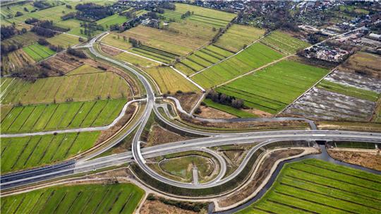 Die A26-Anschlussstelle ist fertig. Wann sie geöffnet werden kann, ist ungewiss.