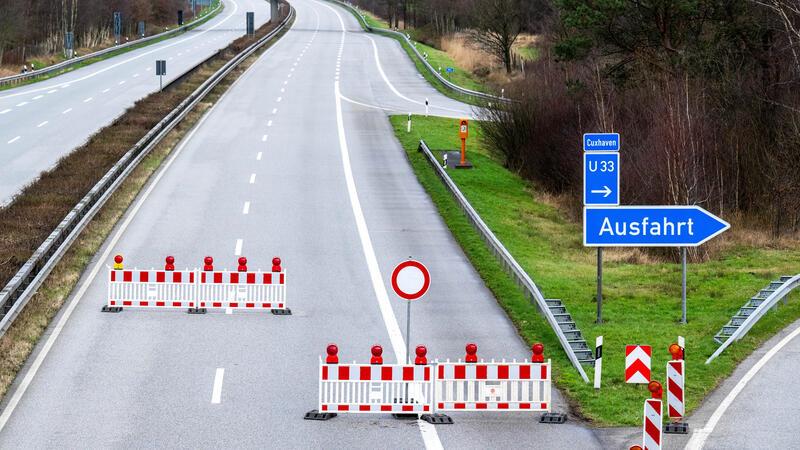 Die A27 ist für den Verkehr gesperrt.