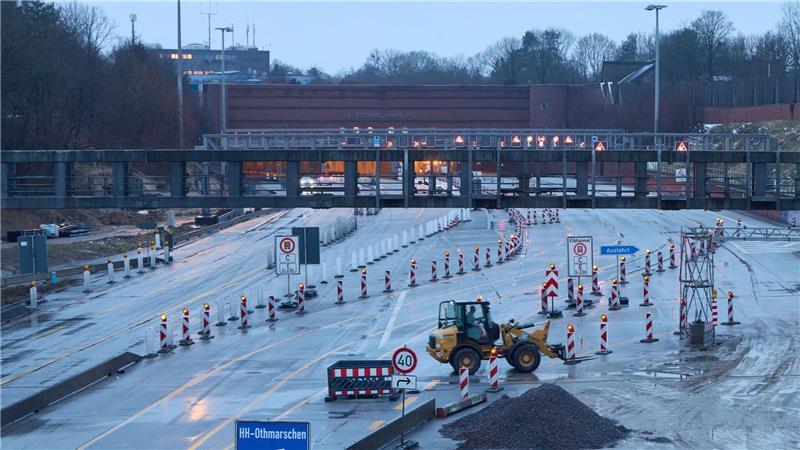 Die A7 inklusive Elbtunnel ist zwischen den Anschlussstellen Hamburg-Stellingen und Hamburg-Heimfeld für Bauarbeiten gesperrt (Archivbild).