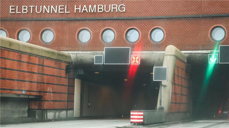 Die A7 und der Elbtunnel werden am Wochenende in Richtung Süden voll gesperrt. (Archivbild)