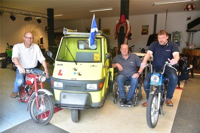 Die Abenteurer Bernd Martens, Dirk Schmidt,und Michael Puttins (von links) freuen sich auf die Abenteuer-Tour durch Irland.  Foto: Beneke