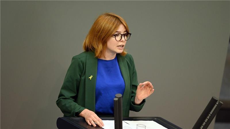 Die Abgeordnete Marlene Schönberger (Grüne) sagt: „Dass bereits unsere Anfrage auf spürbaren Gegenwind aus extrem rechten Kreisen gestoßen ist, zeigt, wie empfindlich die Szene auf kritische Nachfragen reagiert.“