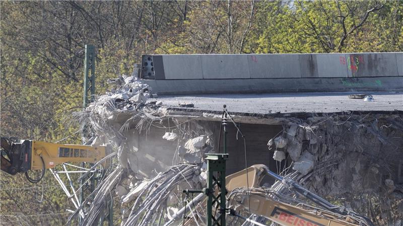 Die Abrisskante der Ringbahnbrücke im Berliner Westen.